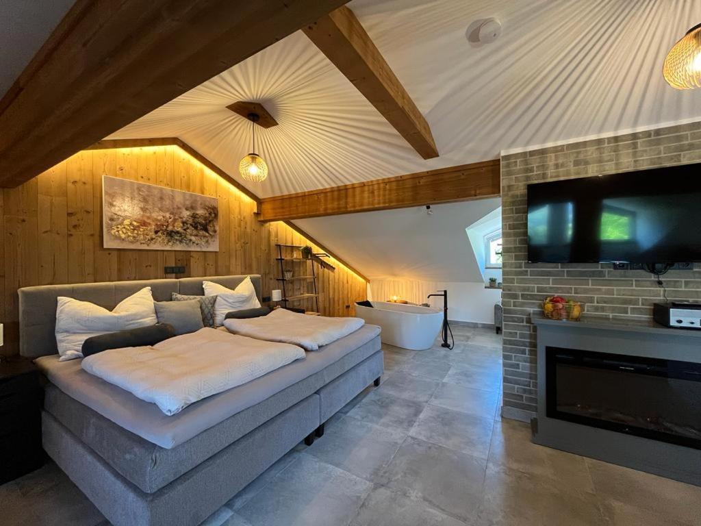 דירות Guggenthal Bauernhof-Loft Edtgut מראה חיצוני תמונה